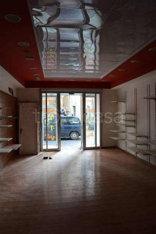 negozio in affitto a Nola