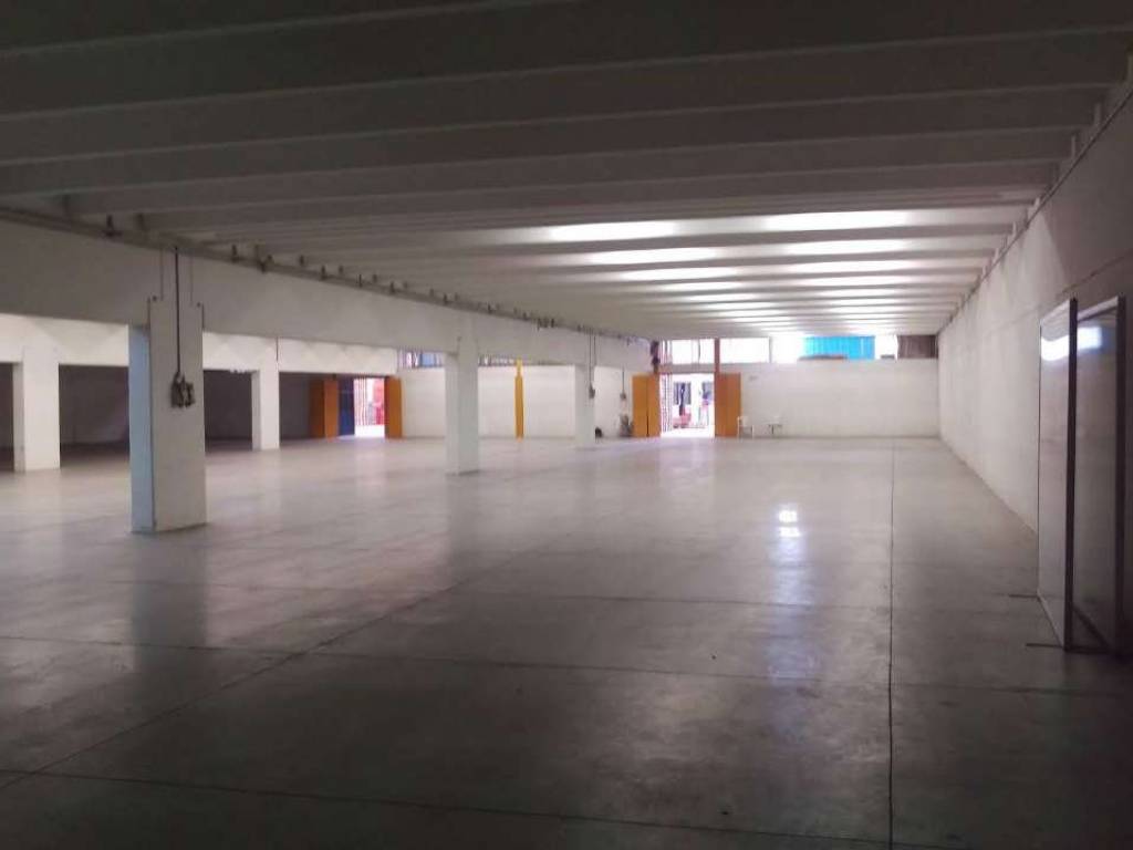 locale commerciale in affitto a Nola