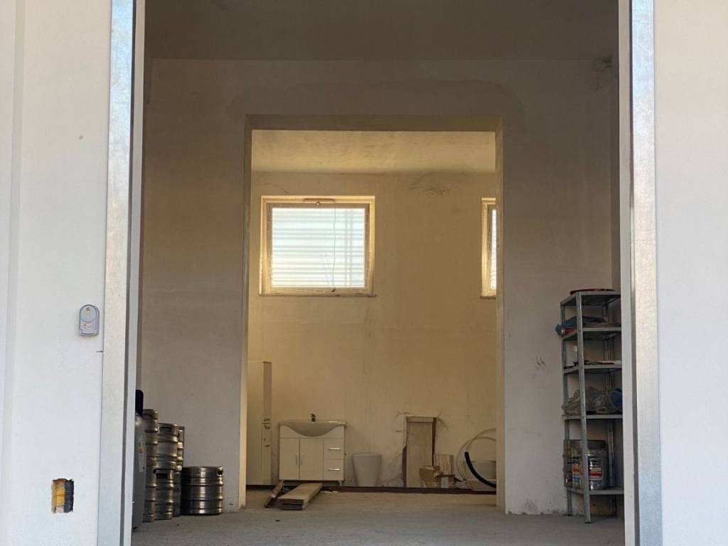 negozio in affitto a Nola