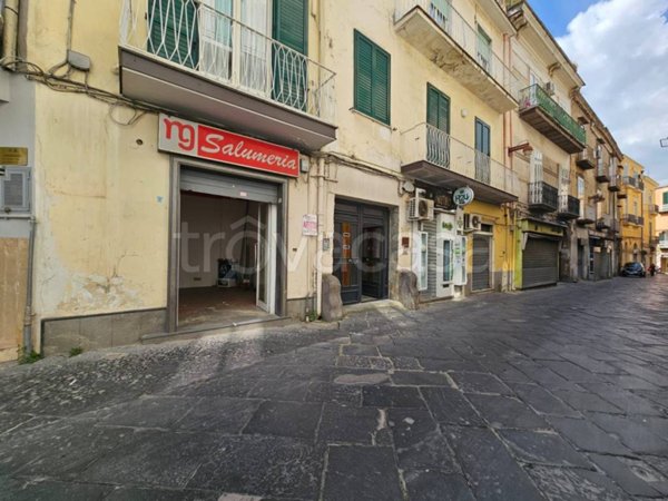 negozio in affitto a Nola