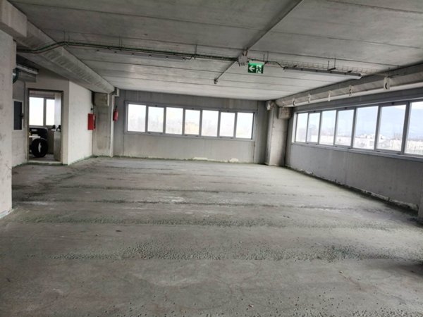 locale commerciale in affitto a Nola