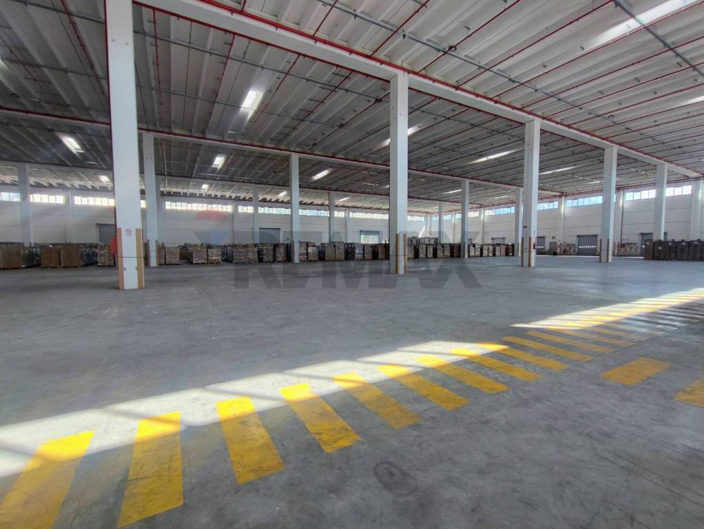 locale commerciale in affitto a Nola