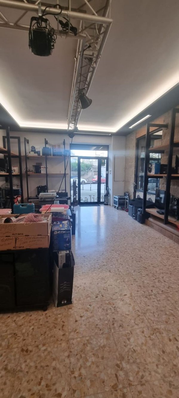 locale commerciale in affitto a Nola