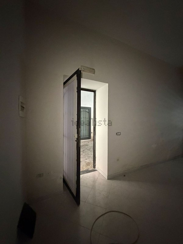 locale commerciale in affitto a Nola