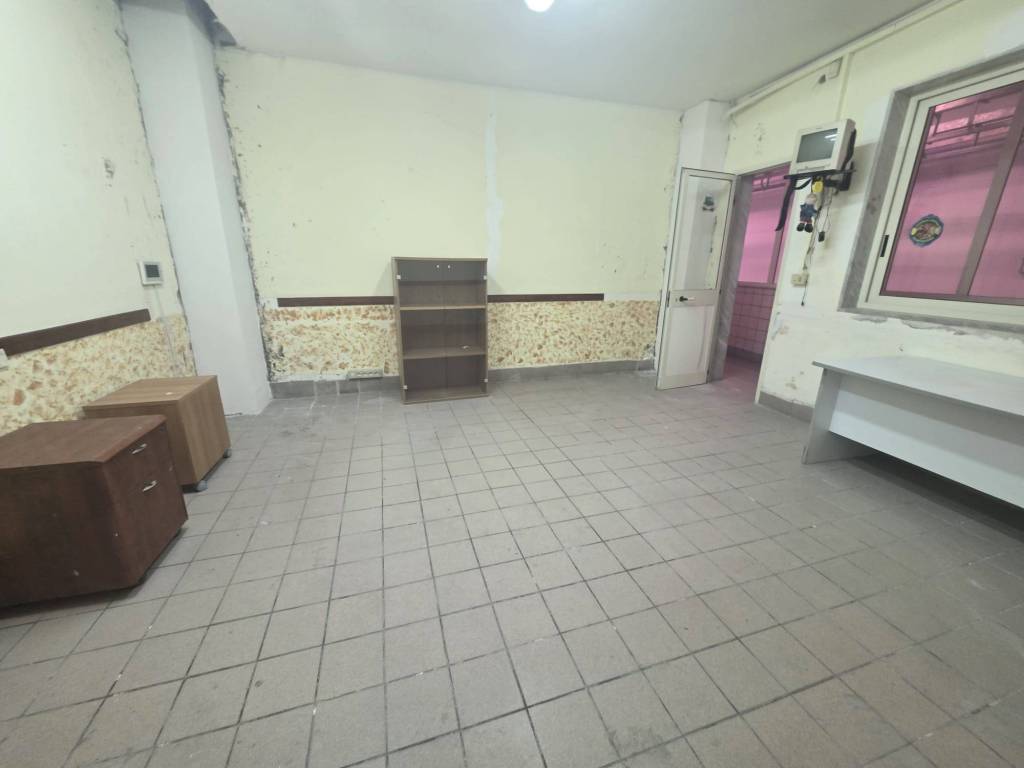 locale commerciale in affitto a Nola