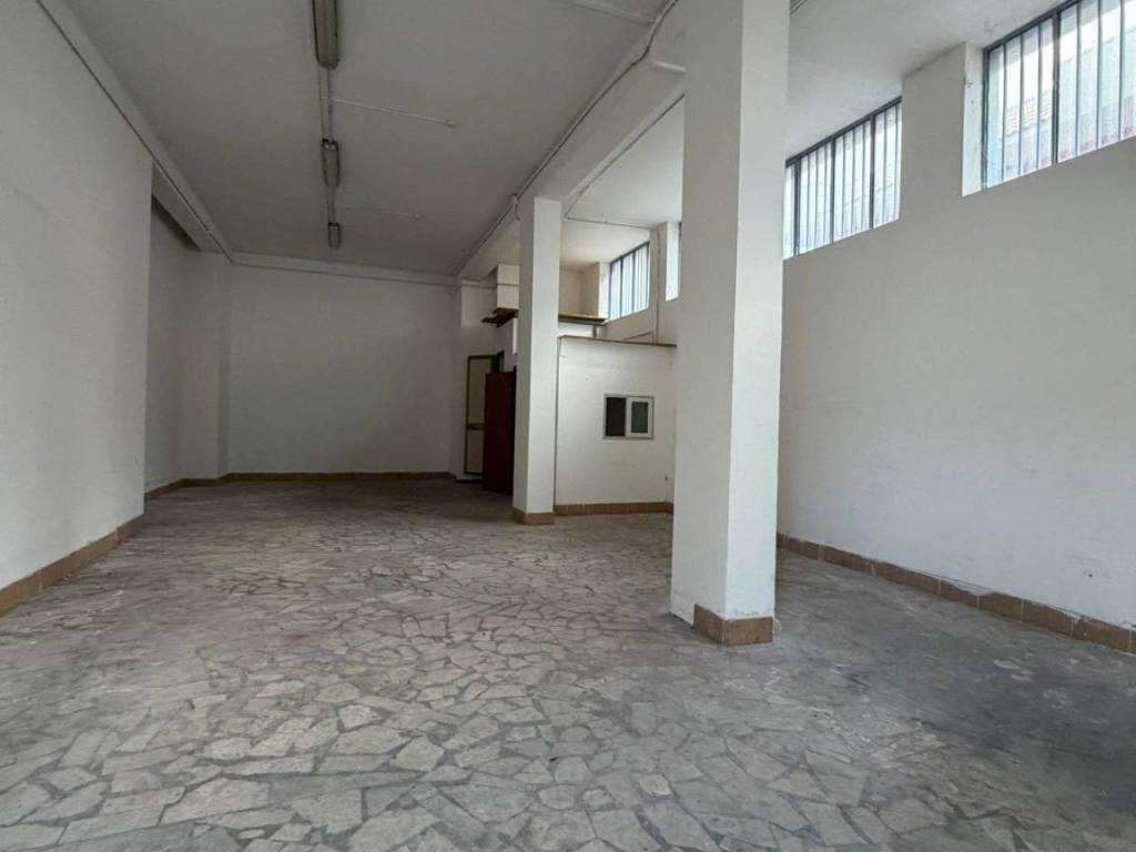locale commerciale in affitto a Nola