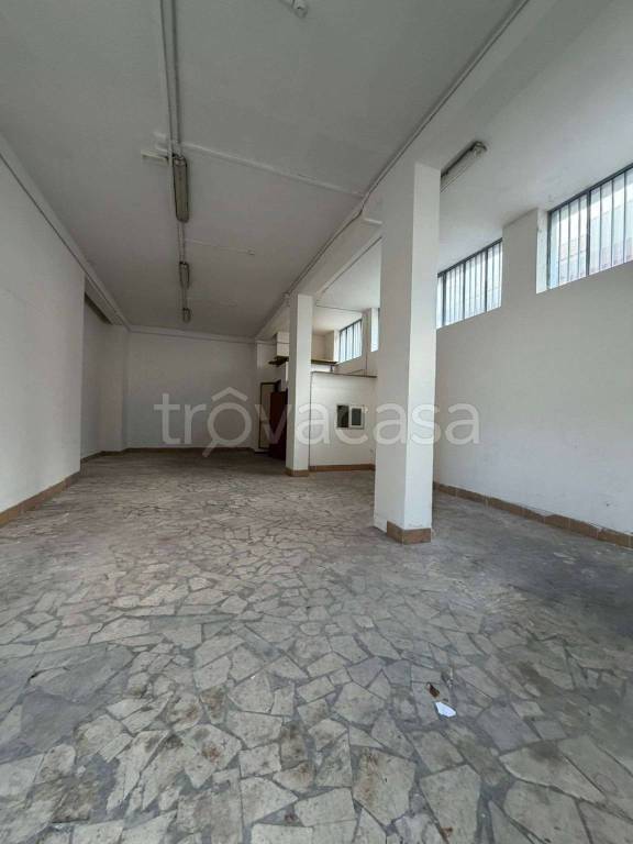 locale commerciale in affitto a Nola