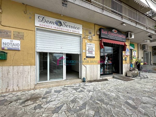 negozio in affitto a Nola in zona Casamarciano