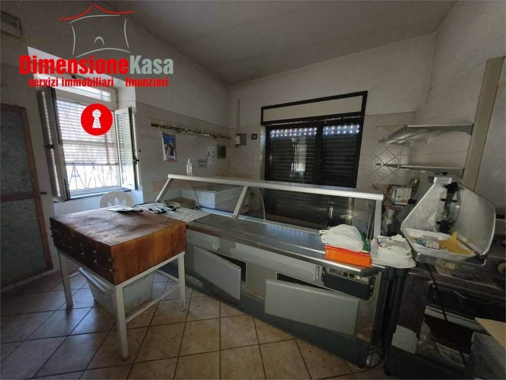 negozio in affitto a Nola in zona Polvica