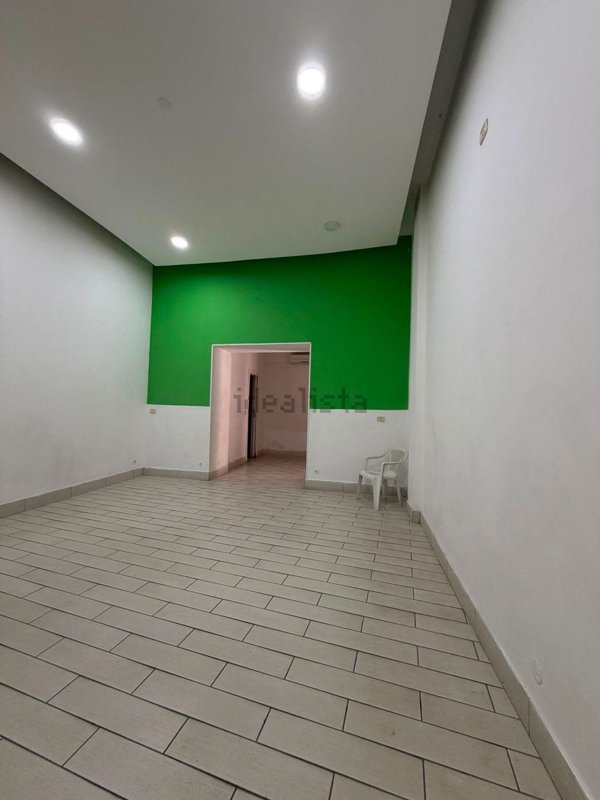 locale commerciale in affitto a Nola
