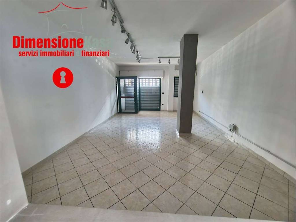 locale commerciale in affitto a Nola in zona Sarnella.