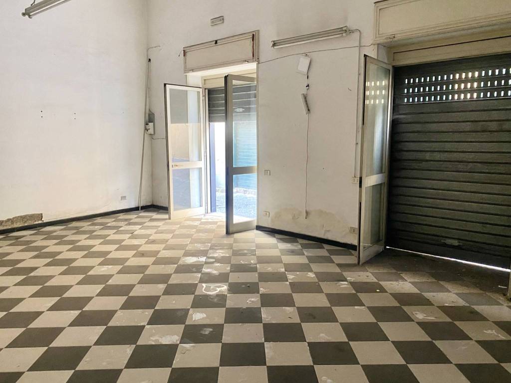 negozio in affitto a Palma Campania