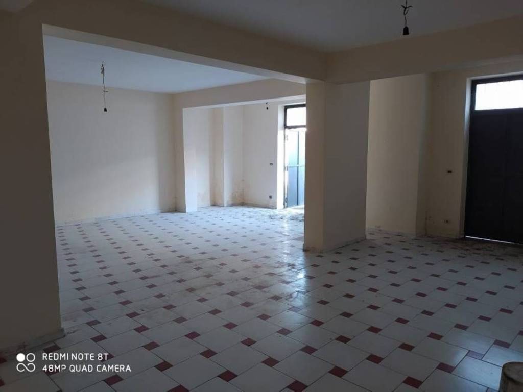 locale commerciale in affitto a Palma Campania