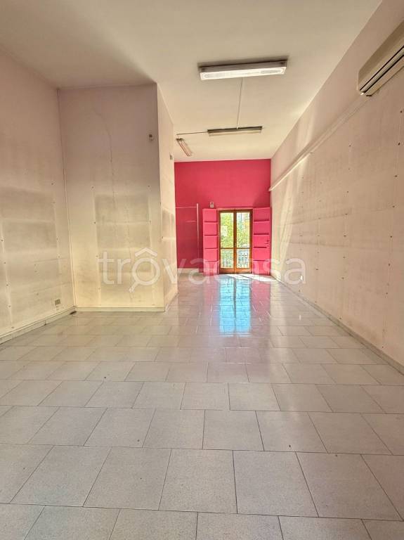 negozio in affitto a Palma Campania in zona Vico