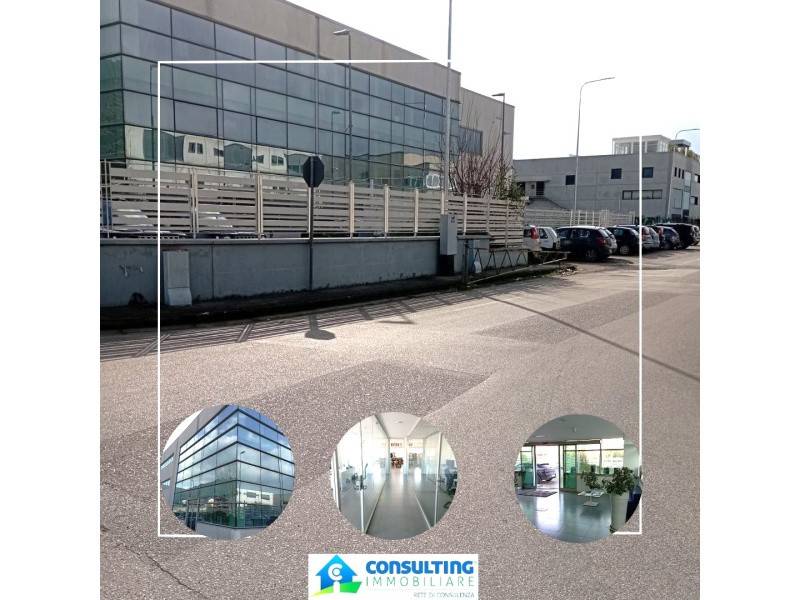 ufficio in affitto a Palma Campania in zona Vico