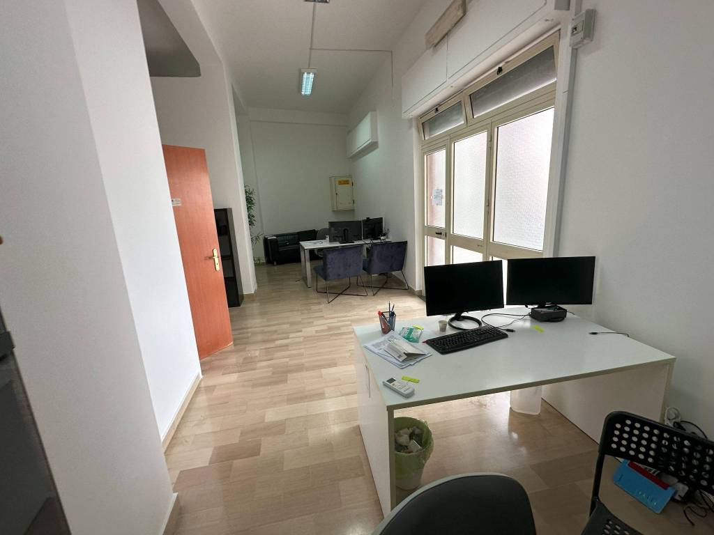 negozio in affitto a Palma Campania