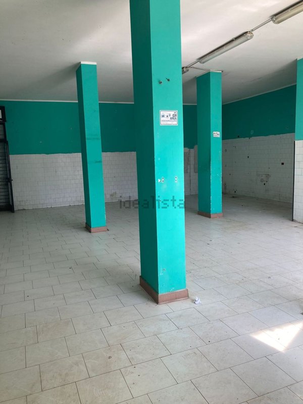 locale commerciale in affitto a Palma Campania