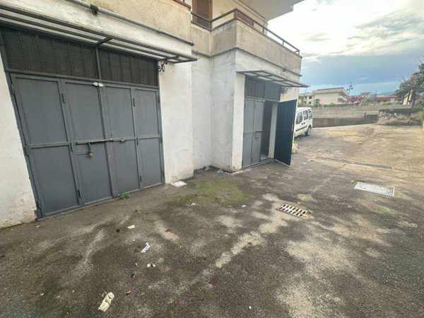 locale commerciale in affitto a Palma Campania