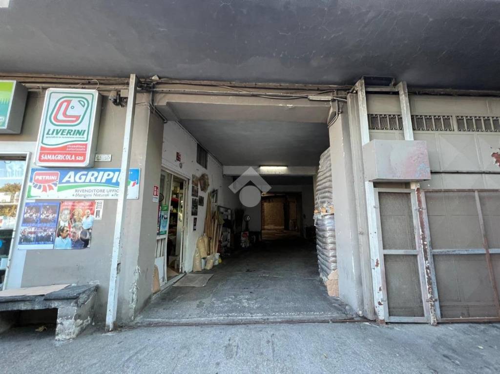 locale commerciale in affitto a Pollena Trocchia