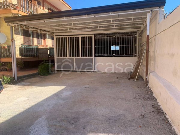locale commerciale in affitto a Pollena Trocchia