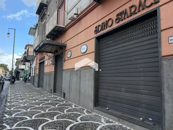 negozio in affitto a Pollena Trocchia