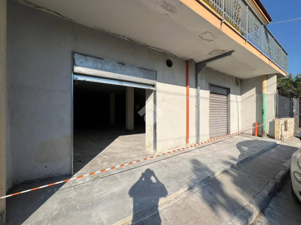 negozio in affitto a Pollena Trocchia in zona Guindazzi