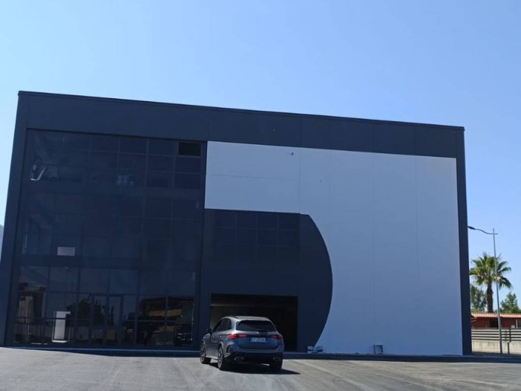 locale commerciale in affitto a Pollena Trocchia