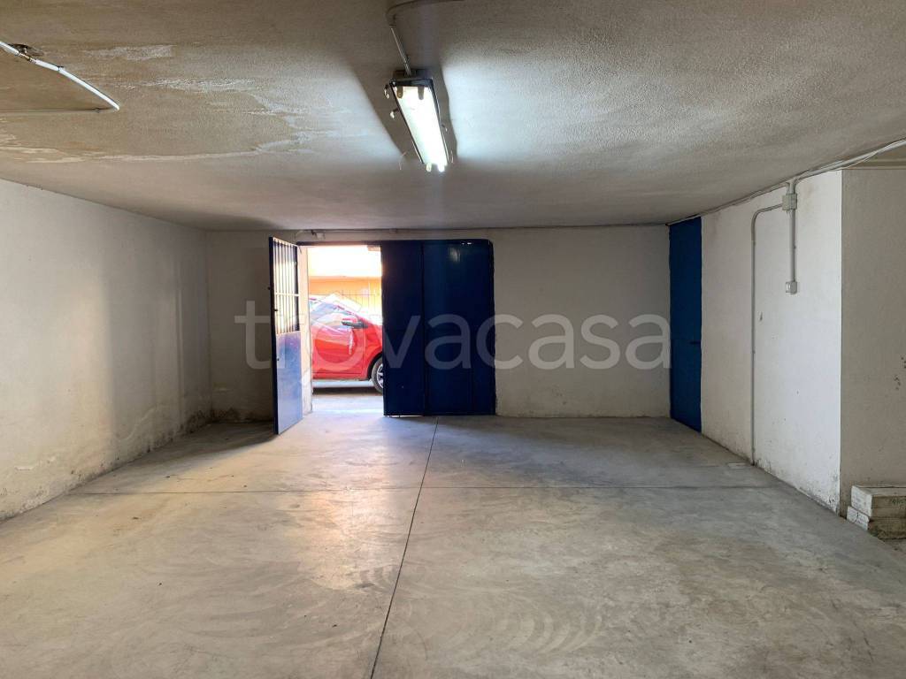 locale commerciale in affitto a Pollena Trocchia