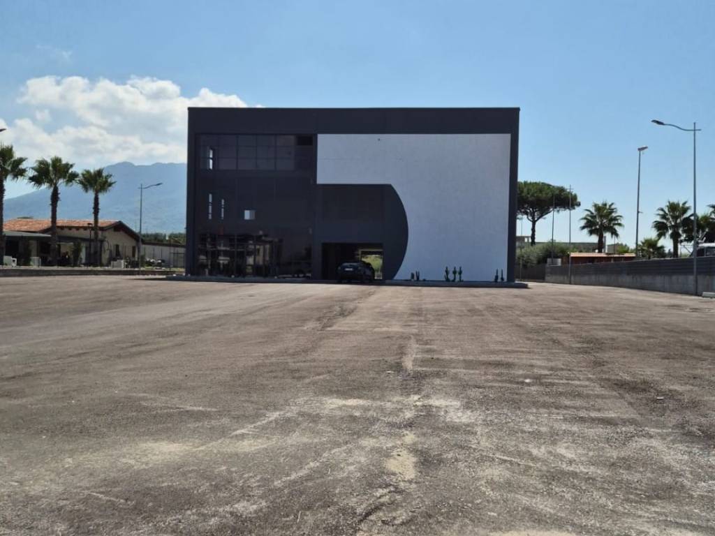 locale commerciale in affitto a Pollena Trocchia in zona Musci