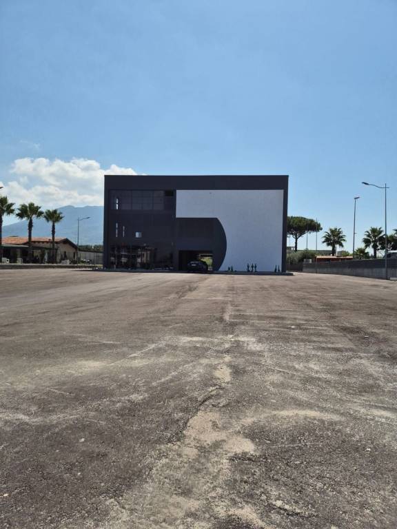 locale commerciale in affitto a Pollena Trocchia