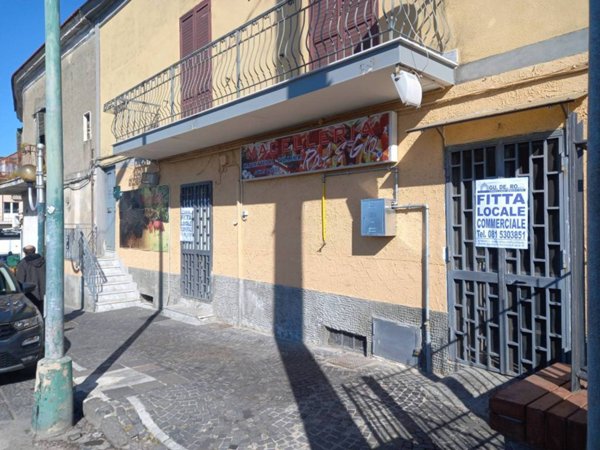 negozio in affitto a Pollena Trocchia