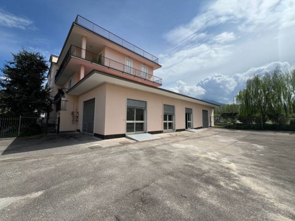 locale commerciale in affitto a Pollena Trocchia