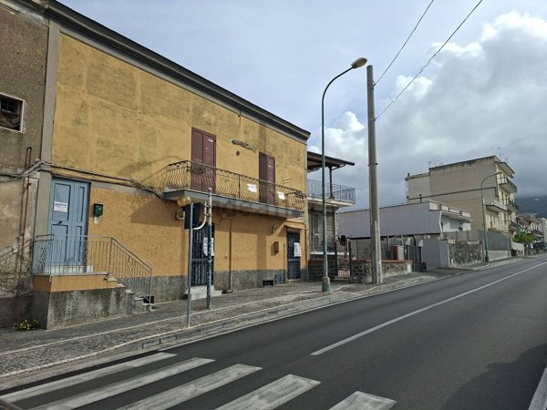 locale commerciale in affitto a Pollena Trocchia