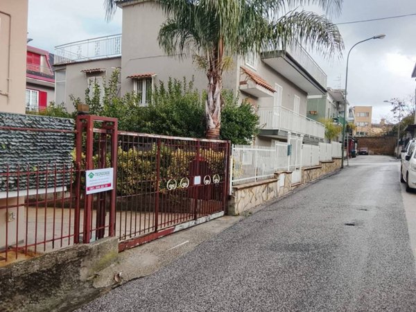 locale commerciale in affitto a Pollena Trocchia