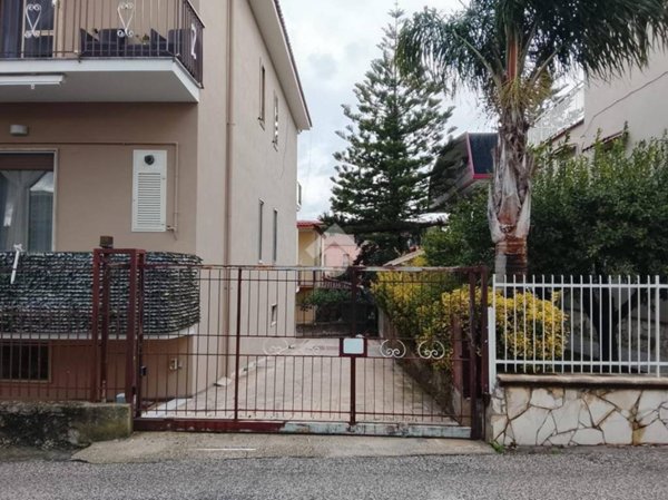 locale commerciale in affitto a Pollena Trocchia