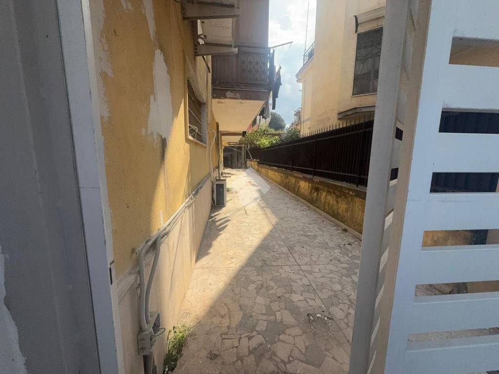 locale commerciale in affitto a Pollena Trocchia