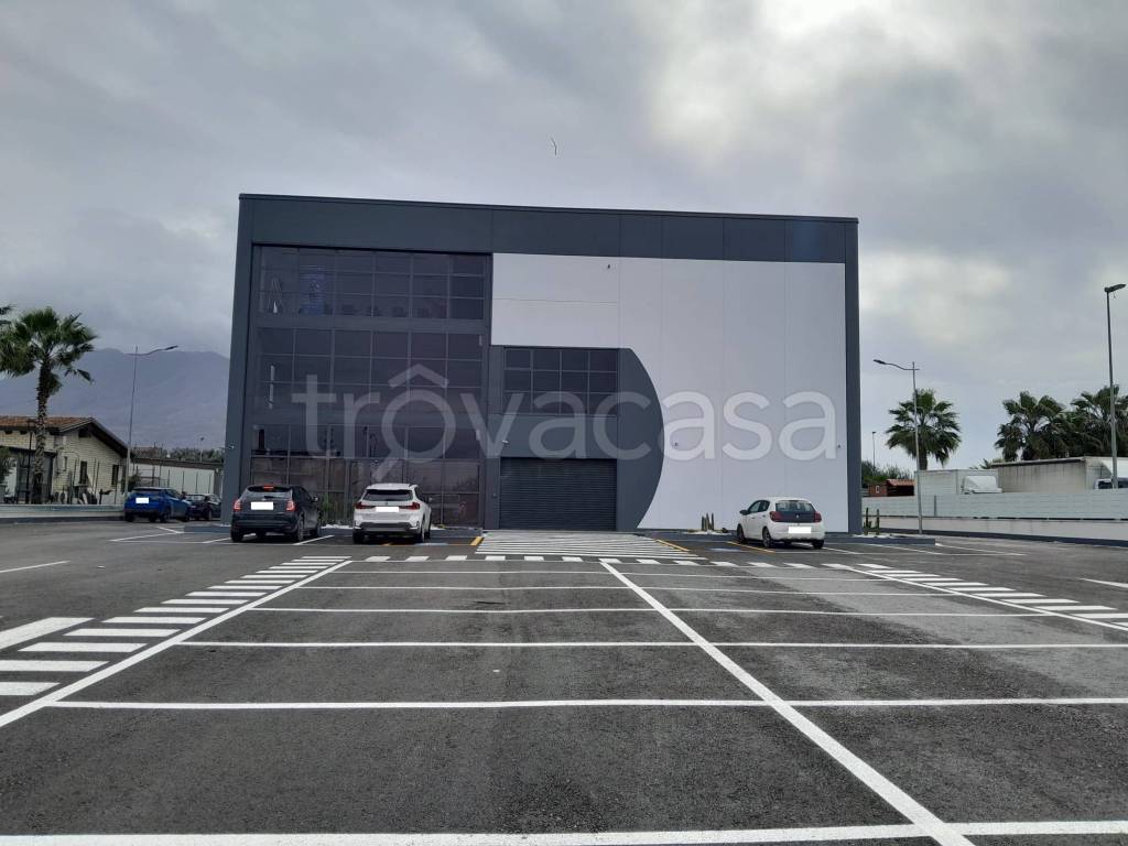 negozio in affitto a Pollena Trocchia in zona Musci