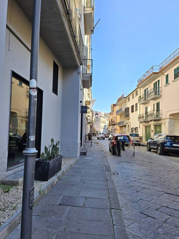 locale commerciale in affitto a Pomigliano d'Arco