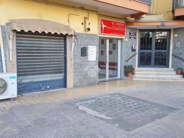 negozio in affitto a Pomigliano d'Arco