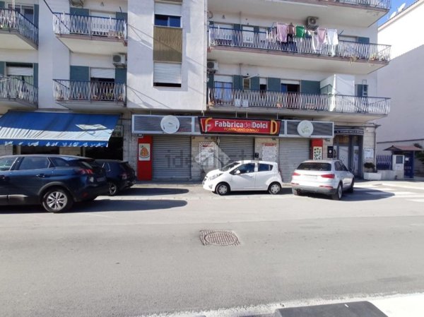 locale commerciale in affitto a Pomigliano d'Arco