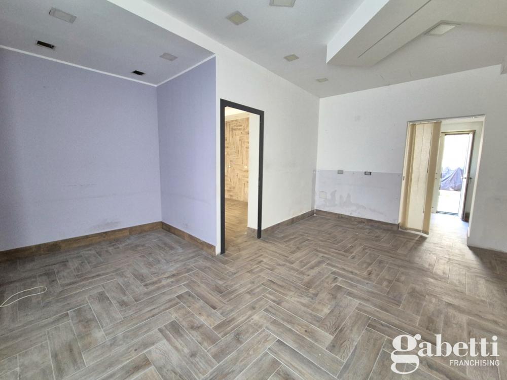 negozio in affitto a Pomigliano d'Arco