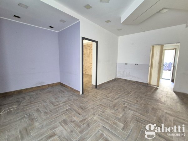 locale commerciale in affitto a Pomigliano d'Arco