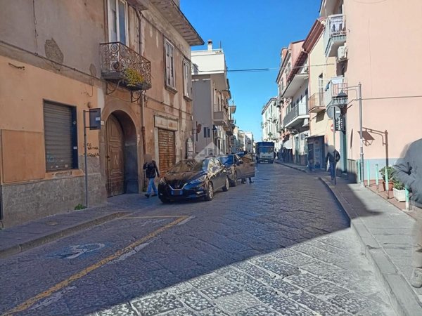 locale commerciale in affitto a Pomigliano d'Arco