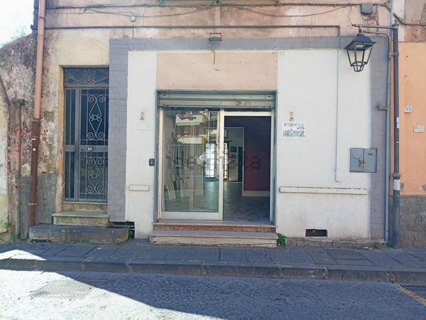 locale commerciale in affitto a Pomigliano d'Arco