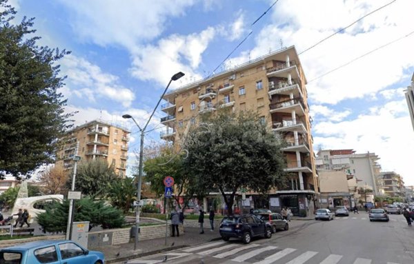 negozio in affitto a Pomigliano d'Arco