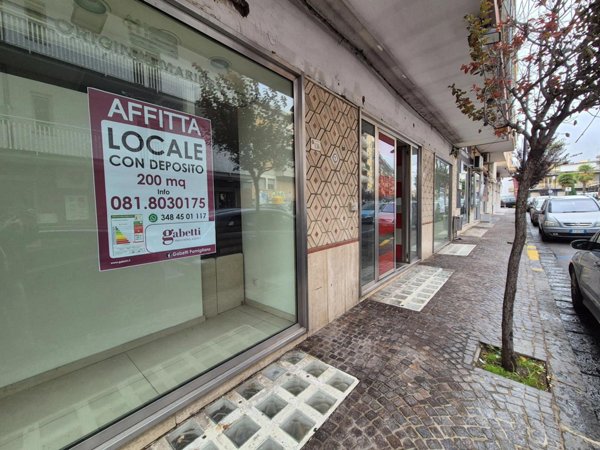 locale commerciale in affitto a Pomigliano d'Arco