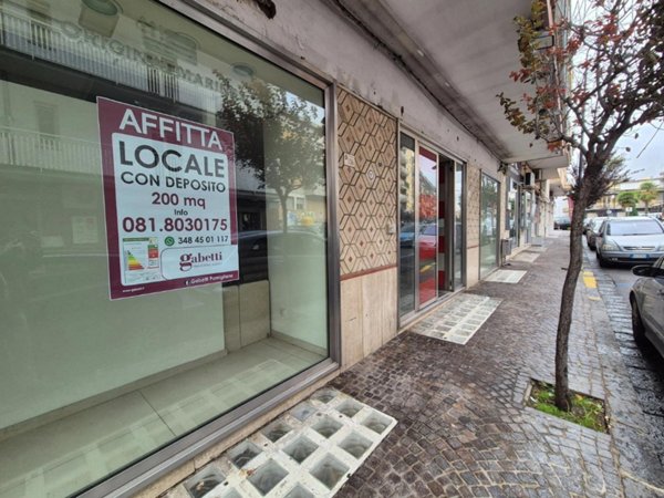 locale commerciale in affitto a Pomigliano d'Arco