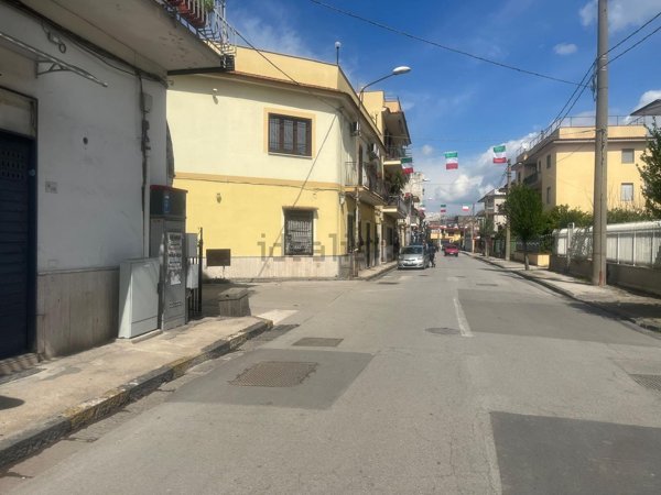 negozio in affitto a Pomigliano d'Arco
