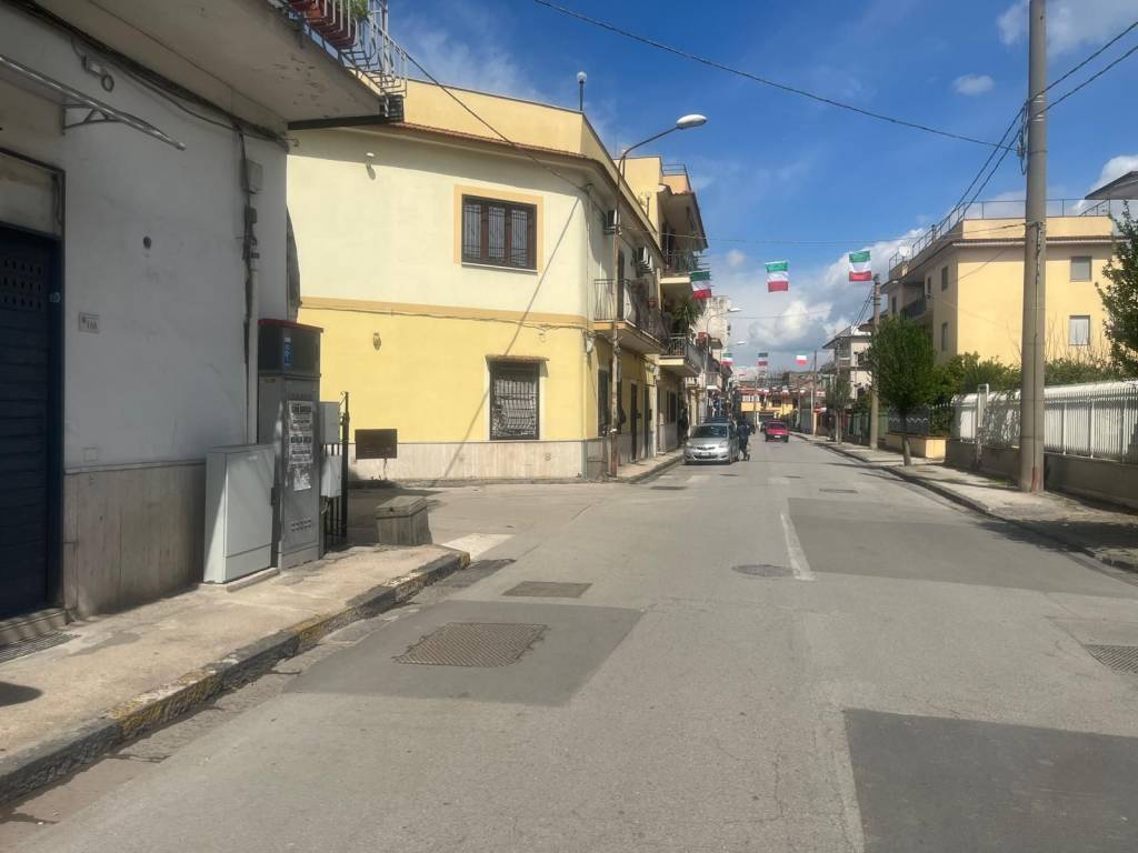 negozio in affitto a Pomigliano d'Arco