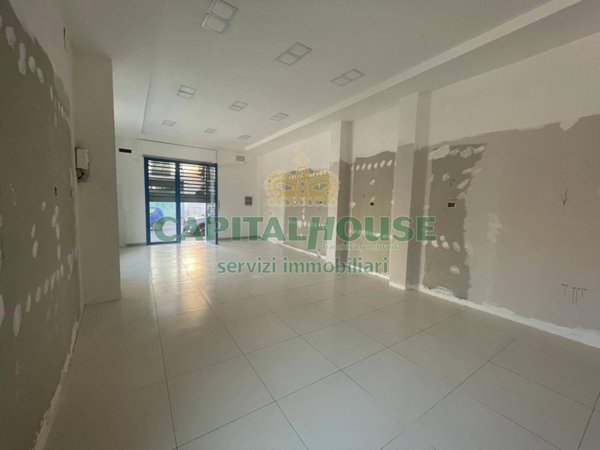 locale commerciale in affitto a Pomigliano d'Arco